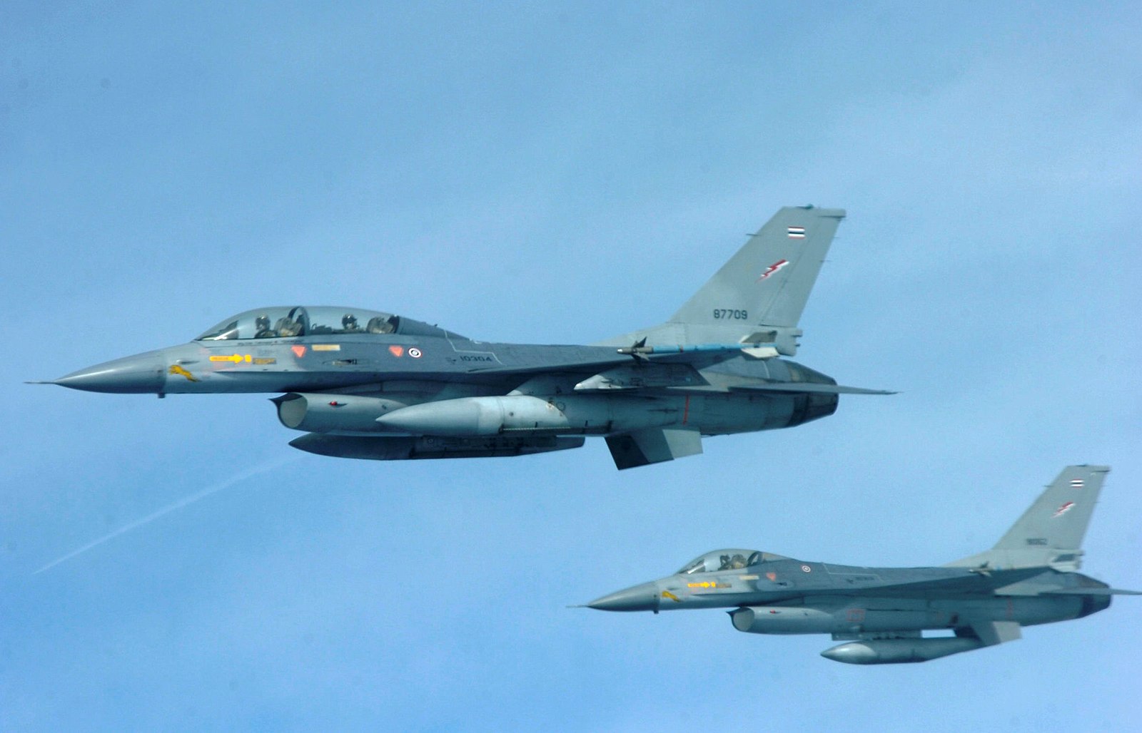 BREAKING: Thai F-16 Fighter Jets Bomb Cambodian Territory in Banteay Meanchey