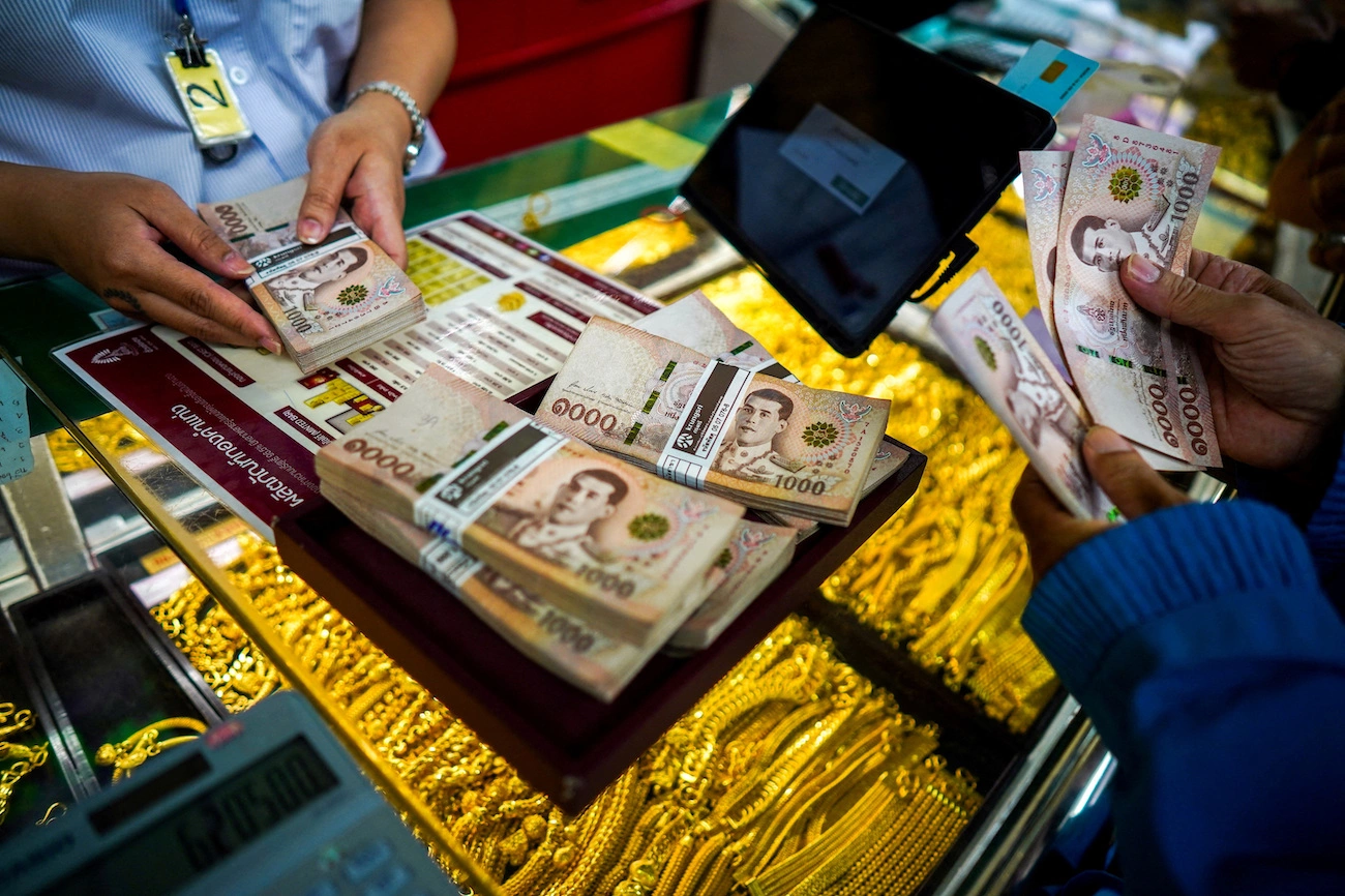 Thai Central Bank Moves to Limit Gold Trades as Baht Surges