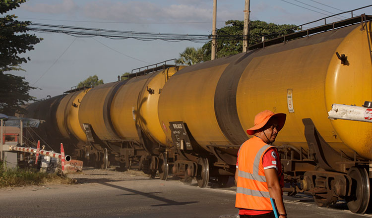 Cambodia’s Imports from Singapore Surge After Thai Fuel Halt