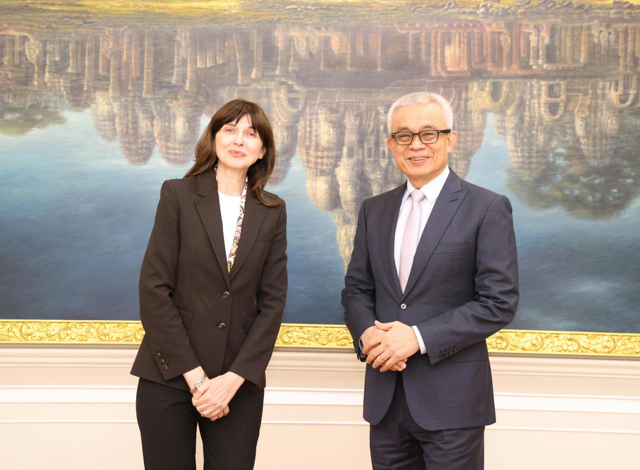 Aun Pornmoniroth Welcomes New Development Aid for Medium- and Long-Term Growth