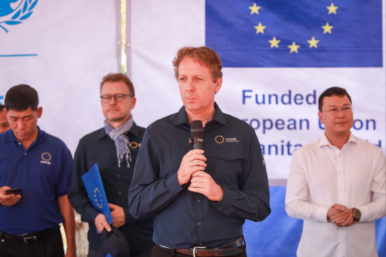 EU Envoy Tells Cambodian Displaced Families They Are “Not Alone”