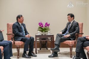 Cambodia Foreign Minister Meets Singapore PM to Boost Cooperation