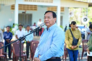 Prak Sokhhon Leads Envoys to Witness Displacement Crisis in Pursat