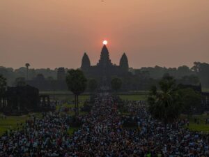 Angkor Wat Equinox Draws Massive Crowds of Visitors