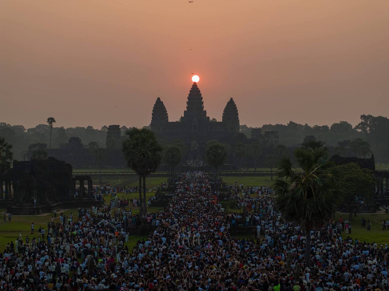 Angkor Wat Equinox Draws Massive Crowds of Visitors
