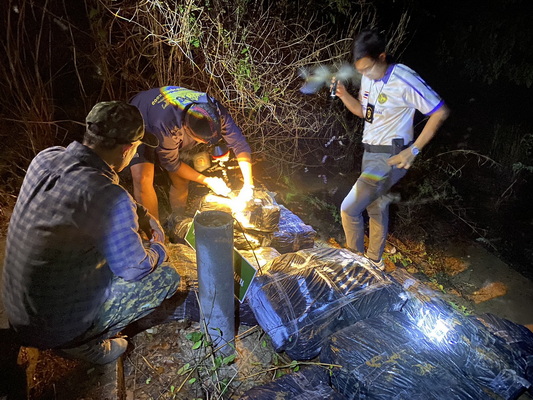Smugglers Abandon 500kg of ‘Golden Flying Horse’ Crystal Meth, Flee to Laos