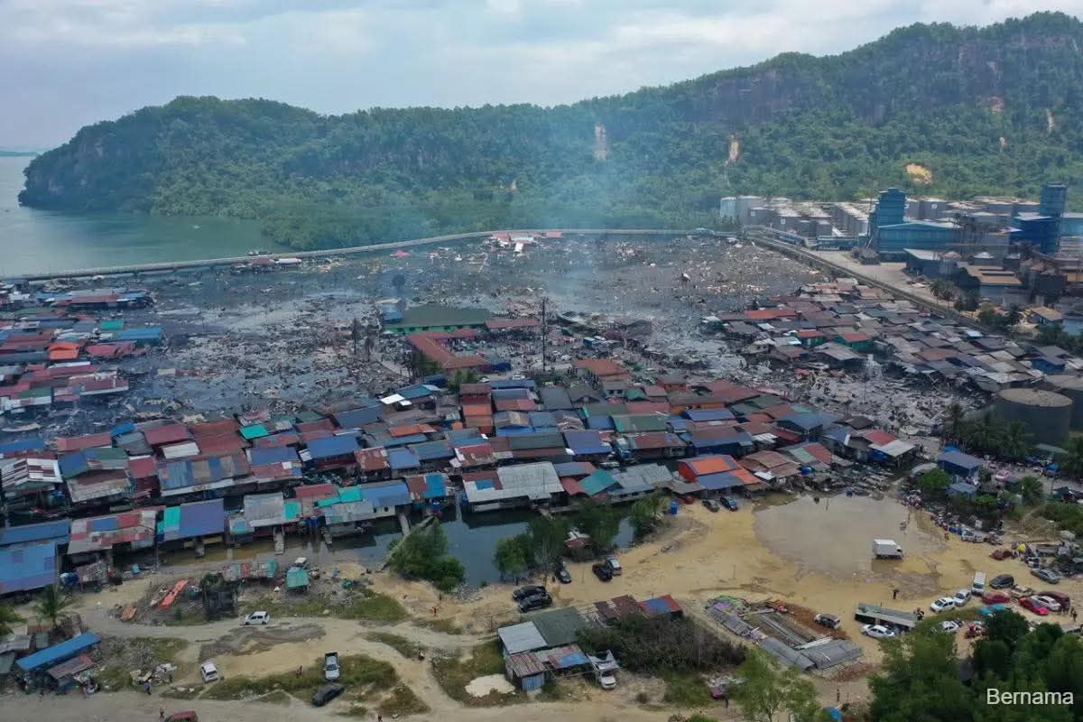 Malaysia Declares Disaster Zone After Fire Destroys 1,200 Homes
