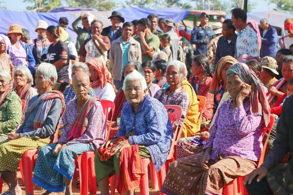 Around 30,000 Cambodian Civilians Remain in Temporary Shelters