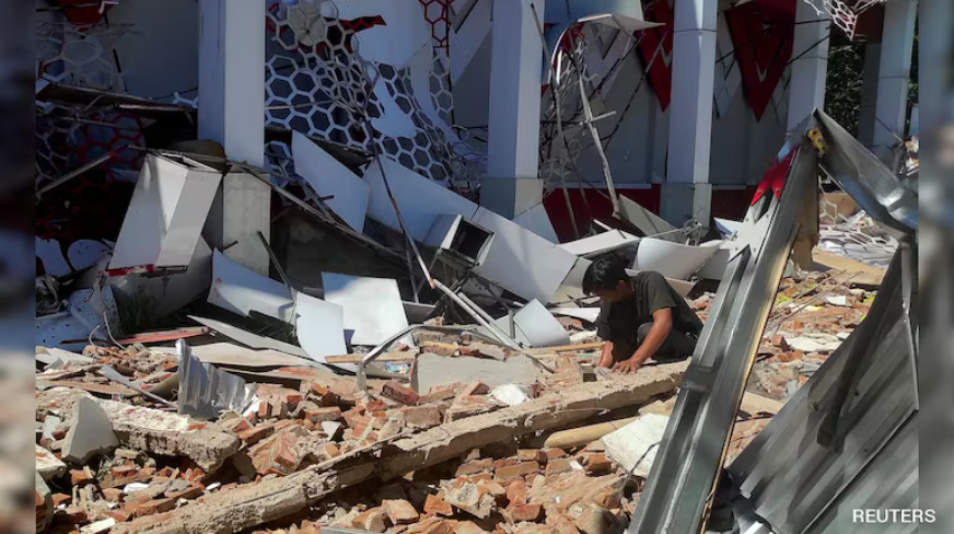 Strong 7.4 Quake Hits Indonesia, One Dead, Tsunami Alert Lifted