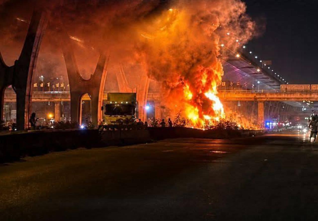 Truck Carrying Batteries Erupts in Flames, Halts Bangkok Traffic