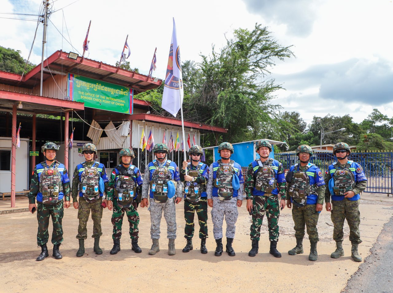 Cambodia: AOT Inspects Areas Affected by Thai Incursions