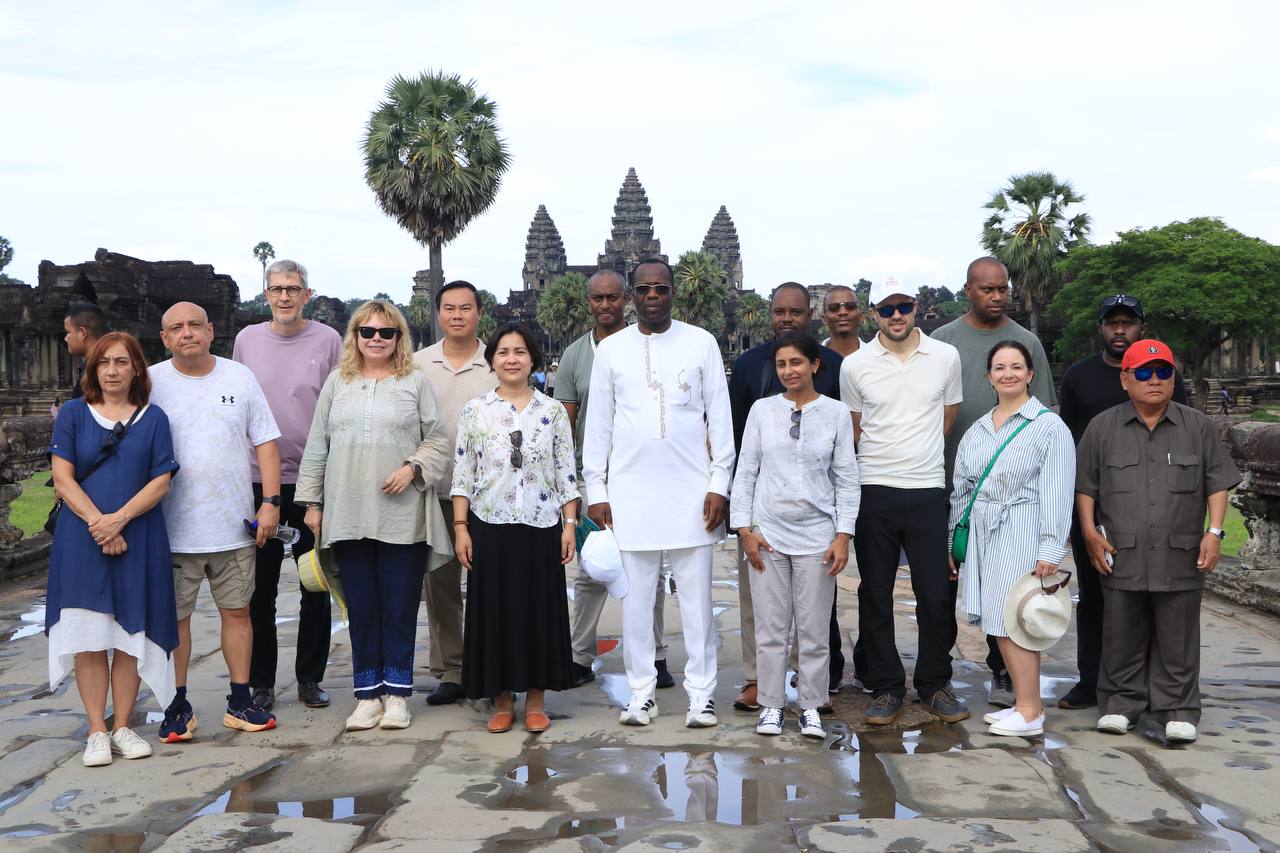 Francophone Delegates Conclude Cambodia Visit With Tour of Angkor