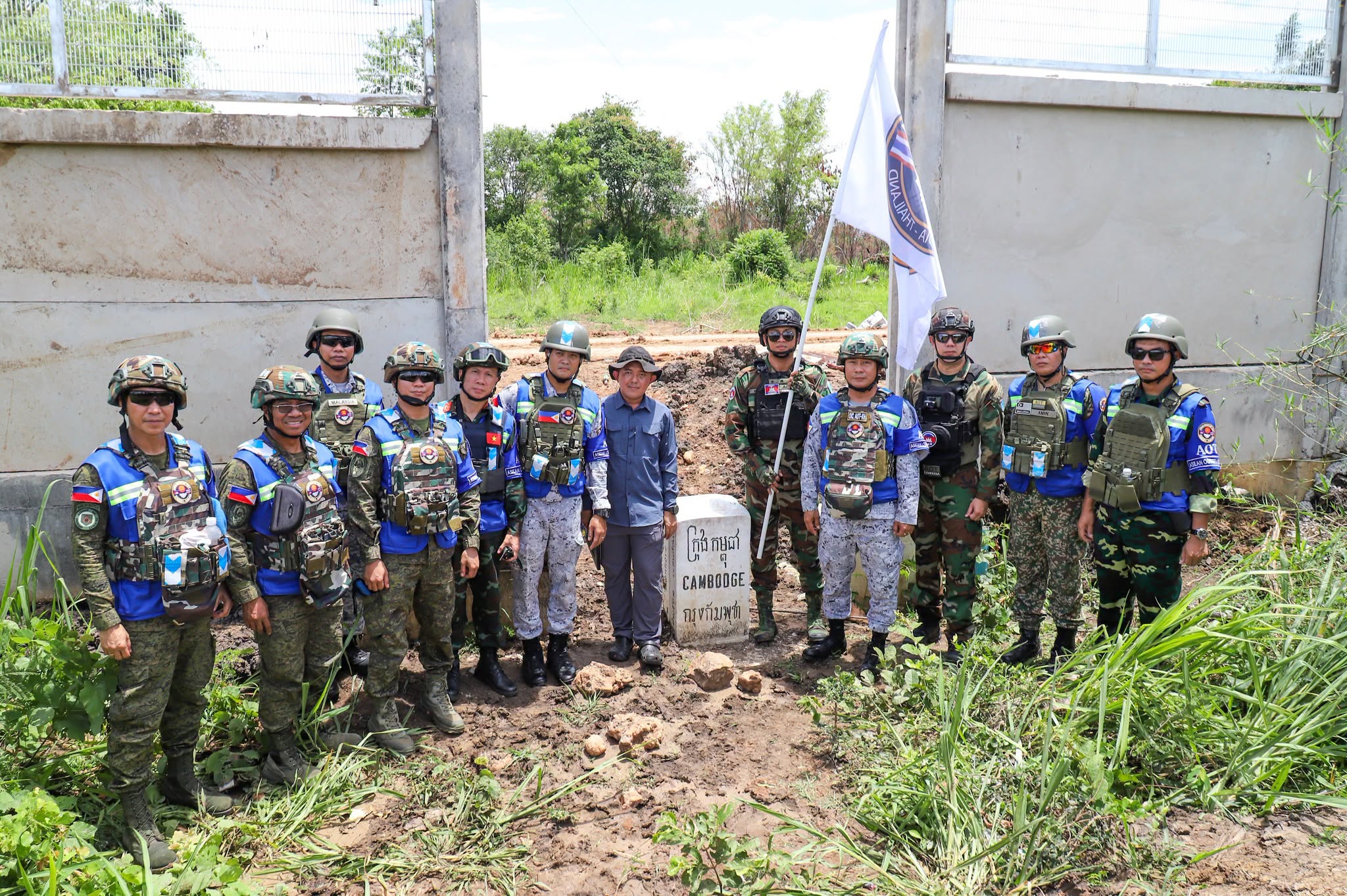 AOT-KH Inspects Thai Military’s Unilateral Border Fence Construction in Battambang