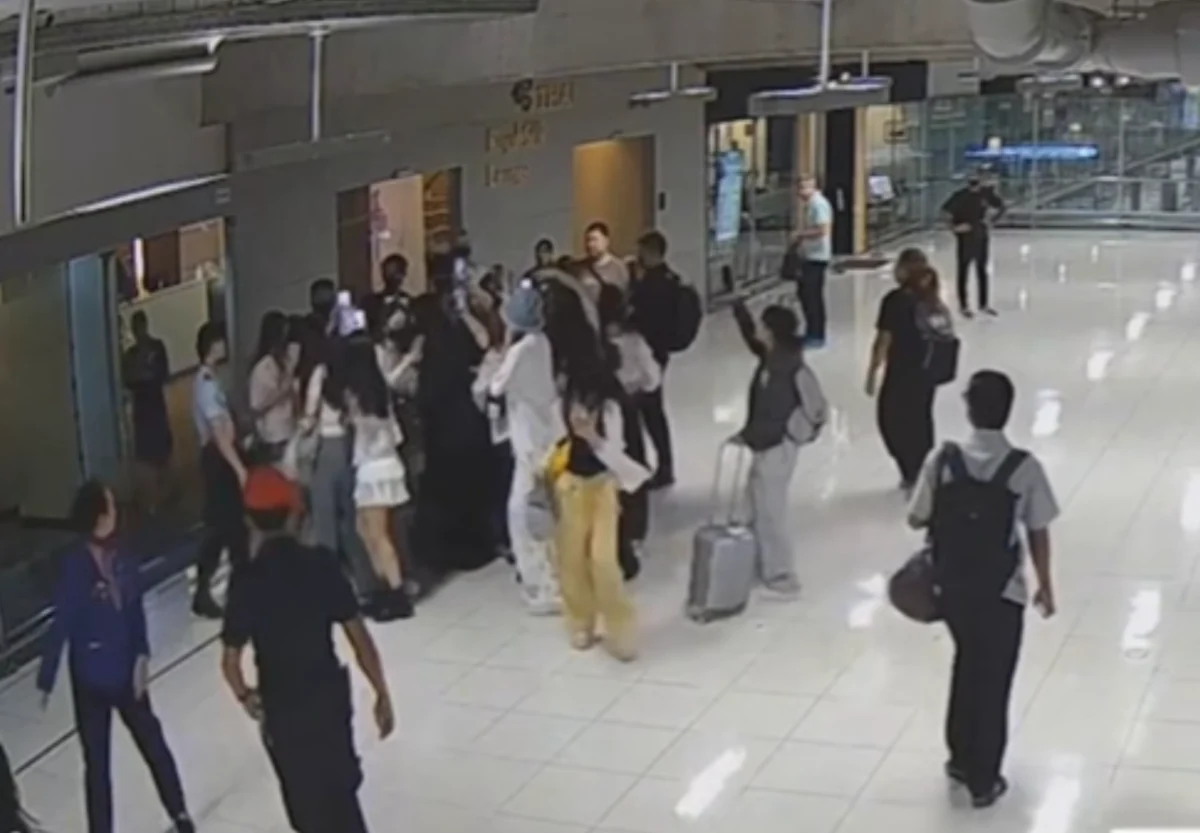 Thai Airways Refuses Boarding to 22 Chinese Fans Over Security Concerns