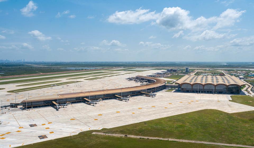 Cambodia Air Passenger Traffic Falls 9% as Air Cargo Rises 21%