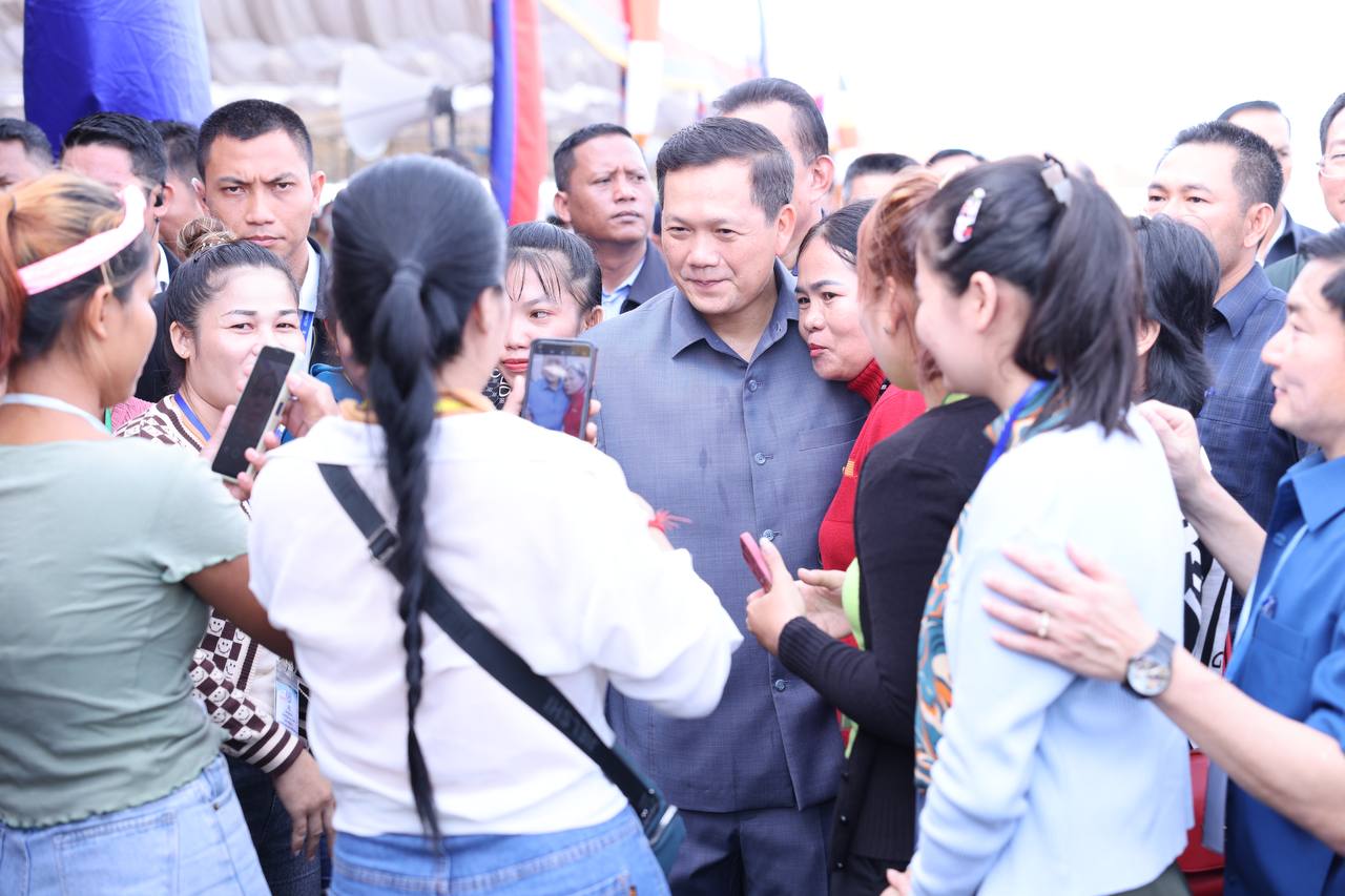 Cambodia Sets 2027 Minimum Wage for Garment Workers at $212