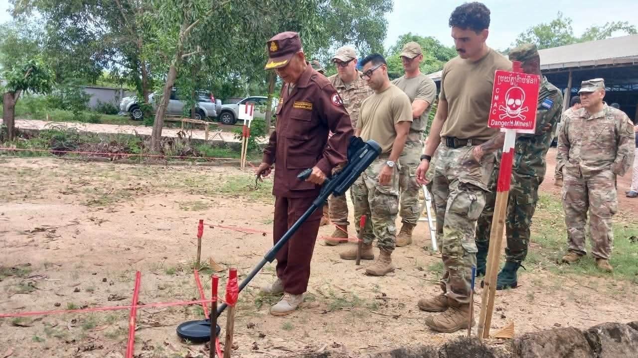 CMAC Shares EOD Expertise With US and Cabo Verde Personnel
