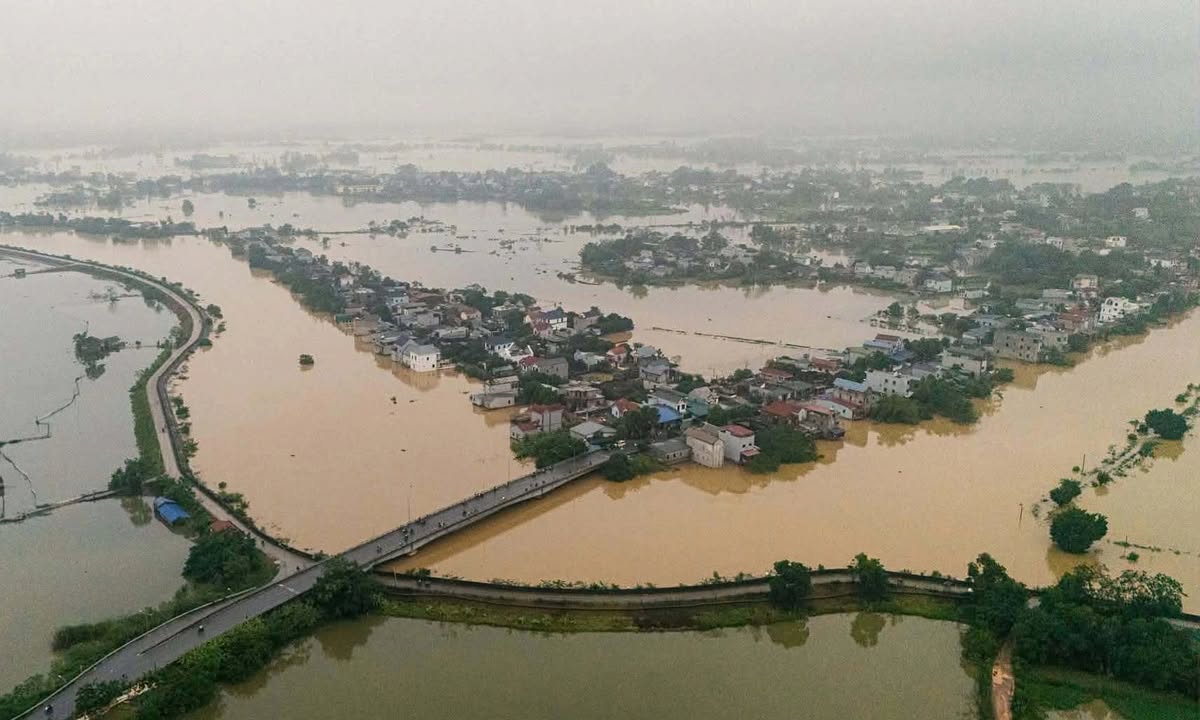 Thai King Leaves Vietnam as Heavy Rain, Floods and Landslides Kill Three