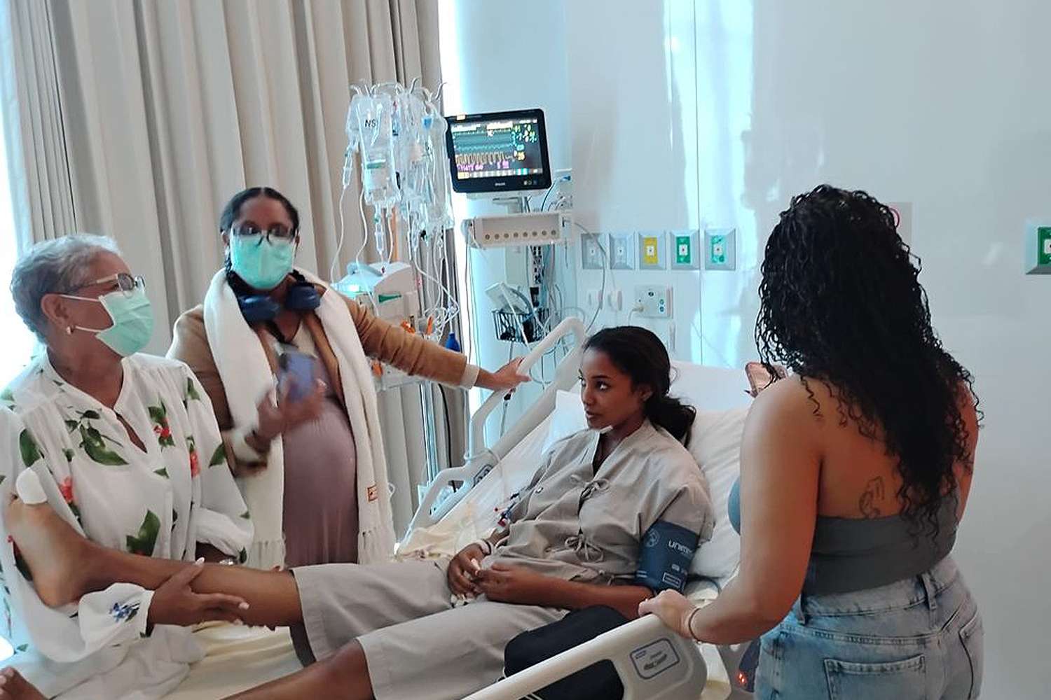 Miss Jamaica Sues Miss Universe Over Bangkok Stage Accident