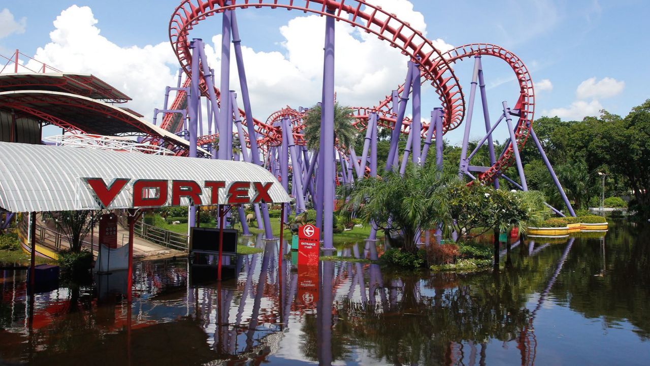 Siam Amazing Park to Close for Six Months by Bangkok Floods, Damage Tops 100M Baht