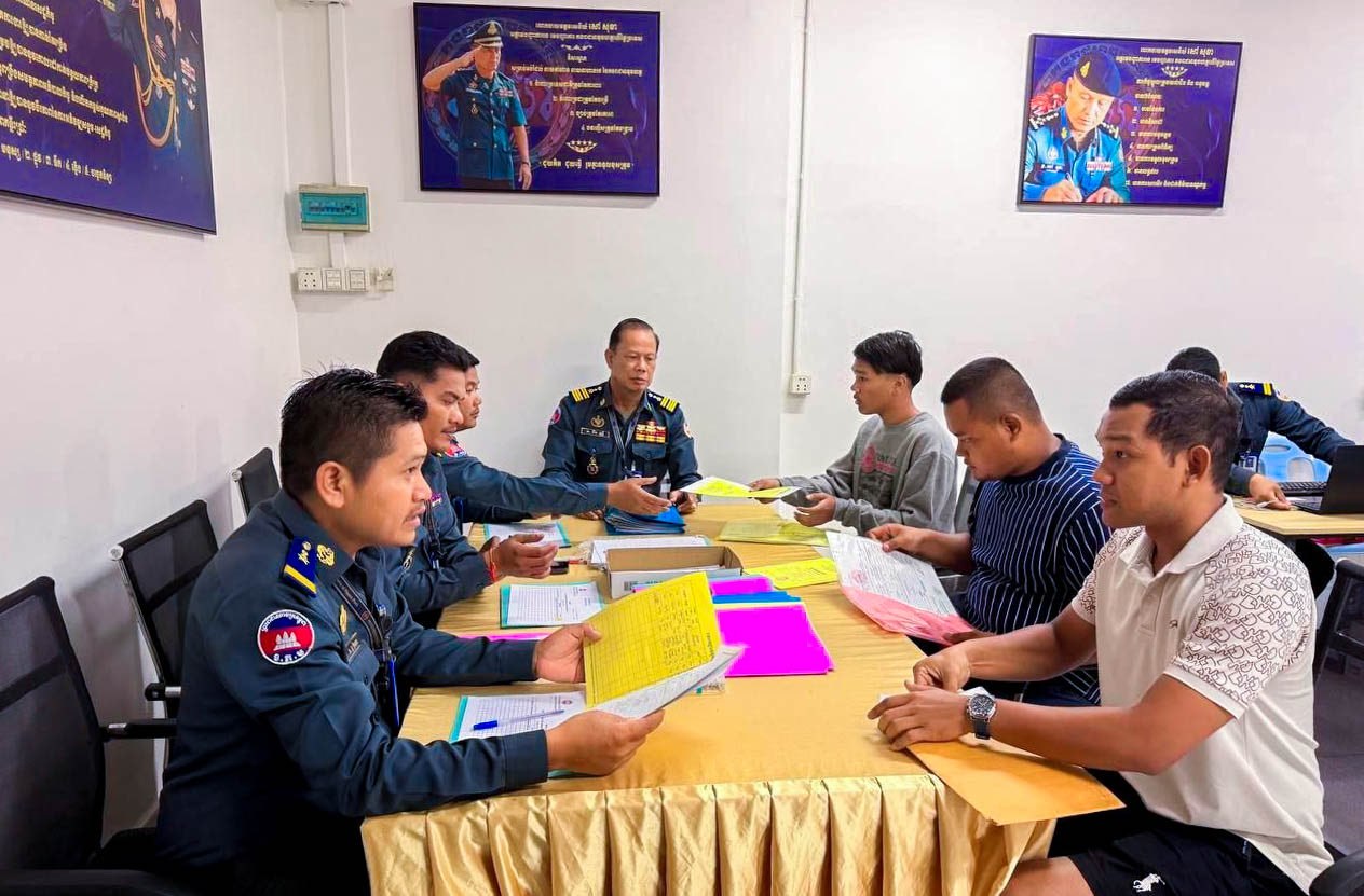 Young Cambodian Men and Women Show Commitment to Military Service
