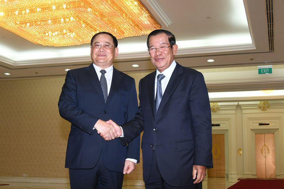 Hun Sen Congratulates Sonexay on New Lao Leadership Role