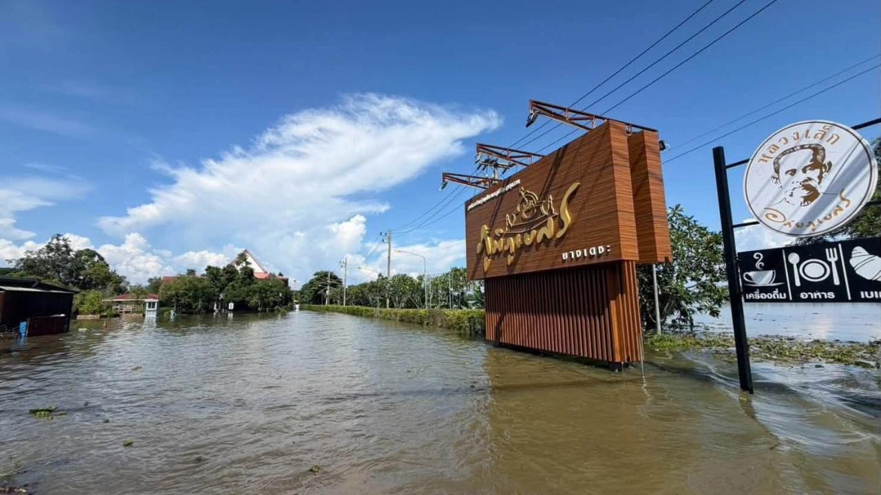 Critical Patients, Children and Newborns Evacuated as Thai Hospital Floods