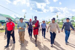 Kenyan Influencer Visits Cambodia’s Banteay Meanchey to Promote Tourism and Meet Displaced Families