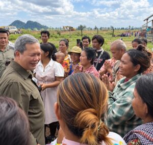 Hun Manet Inspects Housing Project for Displaced Families in Oddar Meanchey