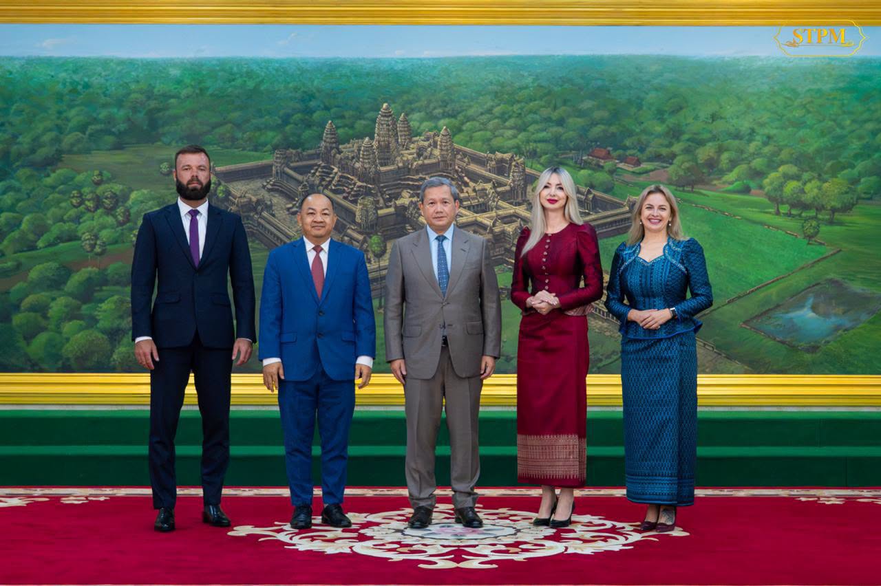 Polish Businesswoman Wins Praise for Wearing Traditional Khmer Attire During Meeting With Hun Manet