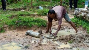 Father and Son Unearth Mysterious Sandstone Statue in Siem Reap
